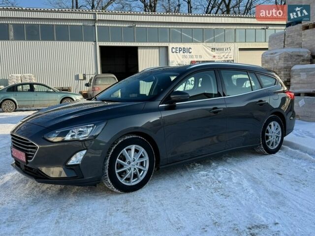 Серый Форд Фокус, объемом двигателя 1.5 л и пробегом 139 тыс. км за 14499 $, фото 1 на Automoto.ua