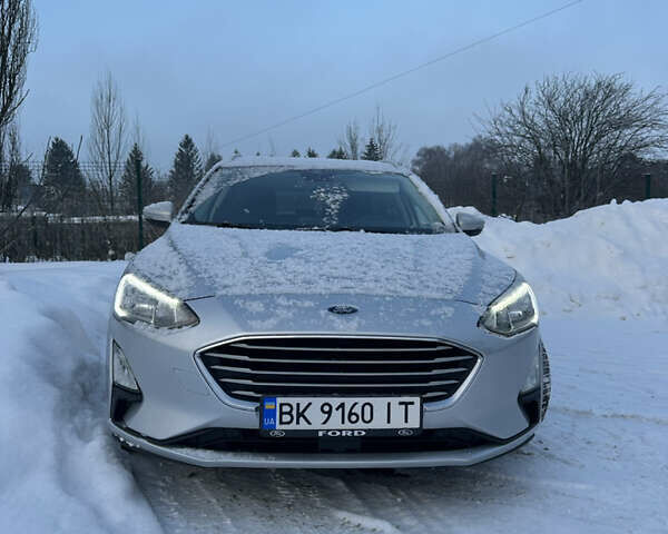 Серый Форд Фокус, объемом двигателя 1.5 л и пробегом 205 тыс. км за 14450 $, фото 1 на Automoto.ua