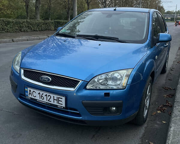 Синій Форд Фокус, об'ємом двигуна 2 л та пробігом 305 тис. км за 4000 $, фото 1 на Automoto.ua