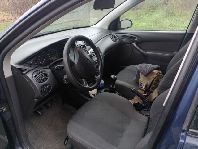 Синій Форд Фокус, об'ємом двигуна 1 л та пробігом 330 тис. км за 2200 $, фото 1 на Automoto.ua