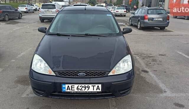 Синий Форд Фокус, объемом двигателя 1.4 л и пробегом 300 тыс. км за 3200 $, фото 1 на Automoto.ua