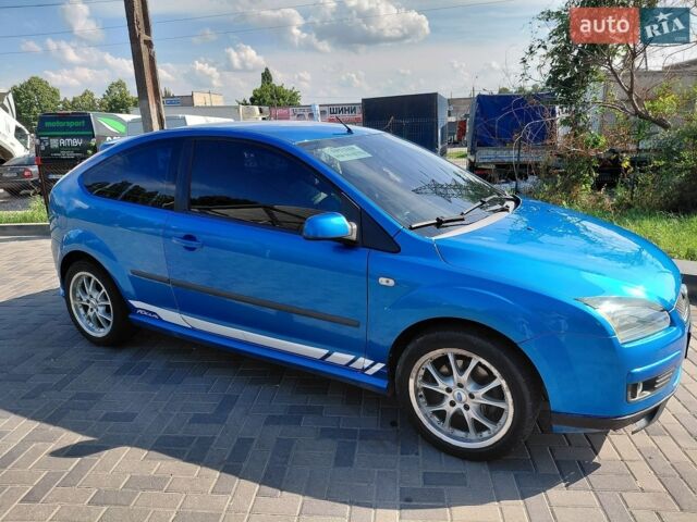 Синий Форд Фокус, объемом двигателя 1.6 л и пробегом 207 тыс. км за 3999 $, фото 1 на Automoto.ua