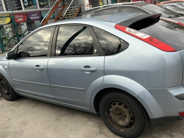 Синий Форд Фокус, объемом двигателя 1.6 л и пробегом 222 тыс. км за 5000 $, фото 1 на Automoto.ua