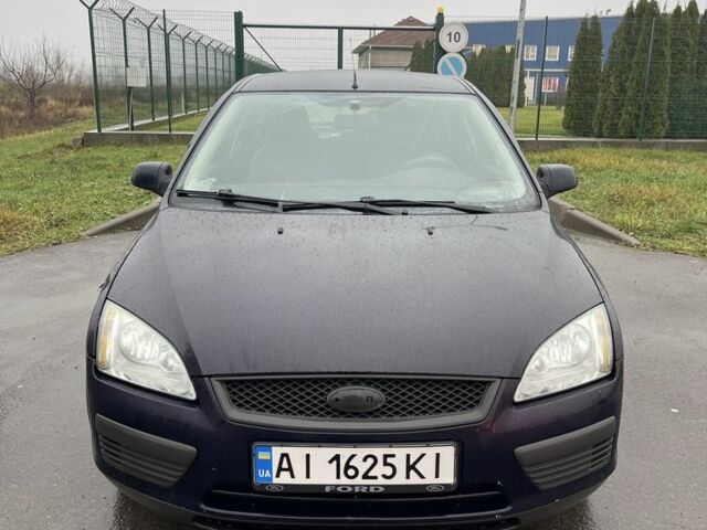 Синий Форд Фокус, объемом двигателя 1.4 л и пробегом 300 тыс. км за 3300 $, фото 1 на Automoto.ua
