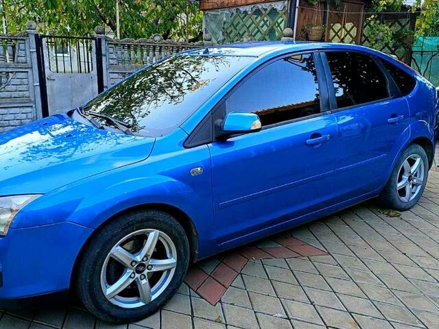 Синий Форд Фокус, объемом двигателя 1.6 л и пробегом 350 тыс. км за 4800 $, фото 1 на Automoto.ua