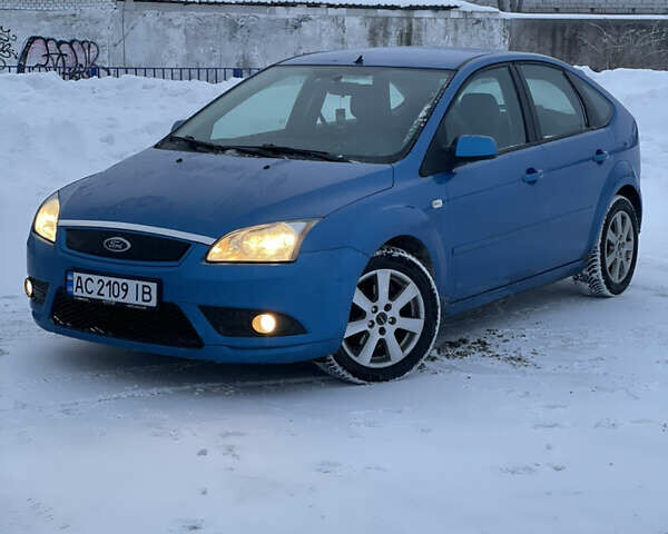 Синий Форд Фокус, объемом двигателя 1.6 л и пробегом 238 тыс. км за 5000 $, фото 1 на Automoto.ua