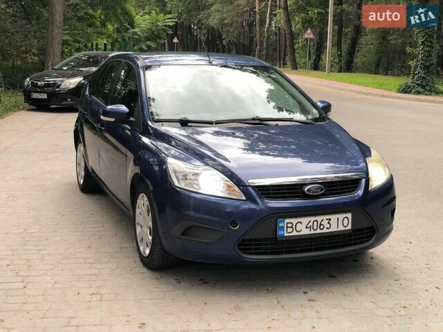 Синий Форд Фокус, объемом двигателя 1.6 л и пробегом 427 тыс. км за 3750 $, фото 1 на Automoto.ua