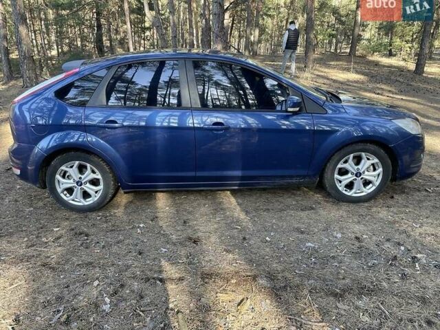 Синий Форд Фокус, объемом двигателя 1.6 л и пробегом 300 тыс. км за 5200 $, фото 1 на Automoto.ua