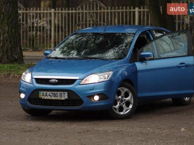 Синій Форд Фокус, об'ємом двигуна 2 л та пробігом 108 тис. км за 8500 $, фото 1 на Automoto.ua