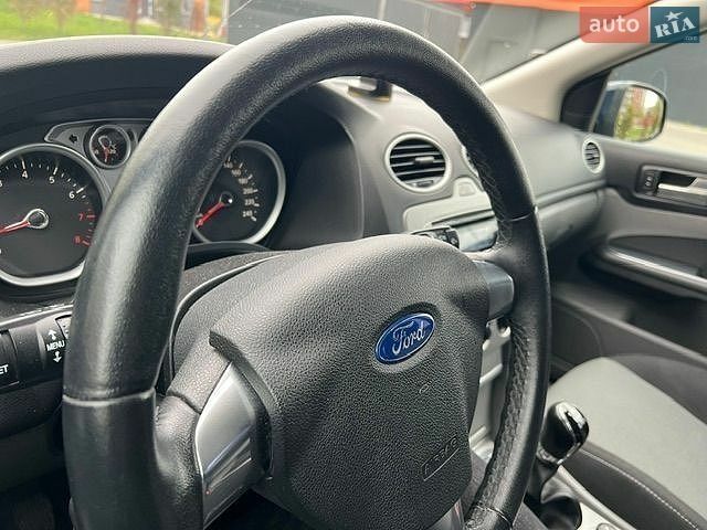 Синий Форд Фокус, объемом двигателя 1.6 л и пробегом 152 тыс. км за 5800 $, фото 1 на Automoto.ua