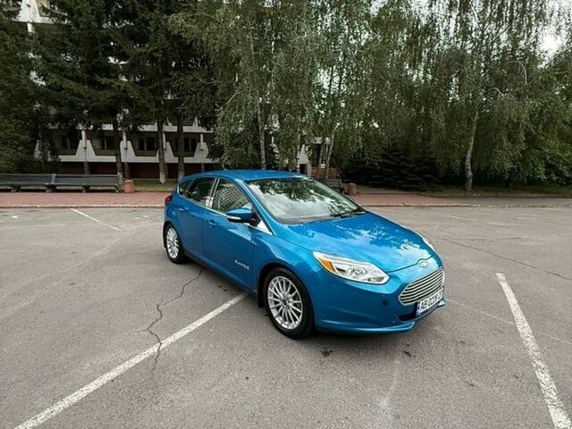 Синий Форд Фокус, объемом двигателя 0 л и пробегом 49 тыс. км за 8800 $, фото 1 на Automoto.ua