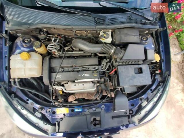 Синий Форд Фокус, объемом двигателя 1.8 л и пробегом 220 тыс. км за 3200 $, фото 1 на Automoto.ua