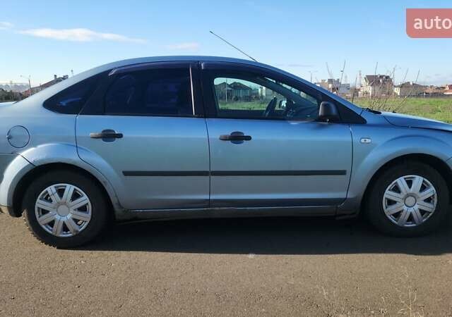 Синий Форд Фокус, объемом двигателя 1.6 л и пробегом 372 тыс. км за 2900 $, фото 1 на Automoto.ua