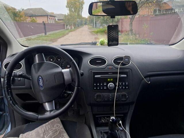 Синий Форд Фокус, объемом двигателя 2 л и пробегом 300 тыс. км за 4000 $, фото 1 на Automoto.ua