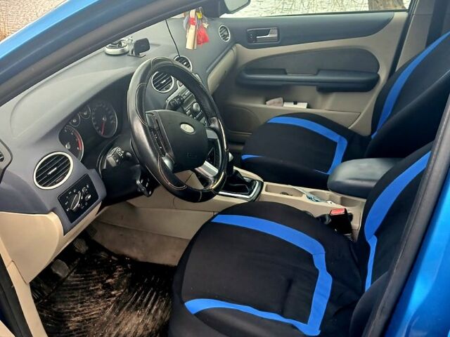 Синий Форд Фокус, объемом двигателя 1.6 л и пробегом 240 тыс. км за 3000 $, фото 1 на Automoto.ua