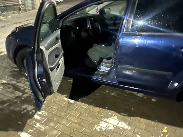 Синий Форд Фокус, объемом двигателя 1.6 л и пробегом 278 тыс. км за 3700 $, фото 1 на Automoto.ua