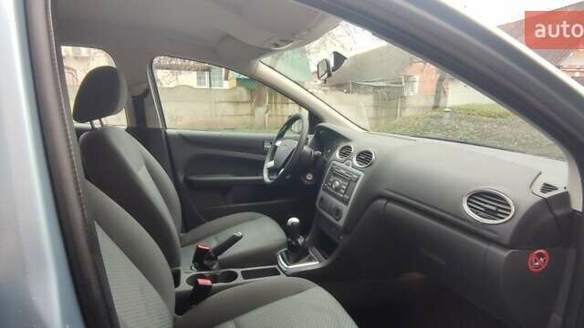 Синий Форд Фокус, объемом двигателя 1.8 л и пробегом 290 тыс. км за 3000 $, фото 1 на Automoto.ua