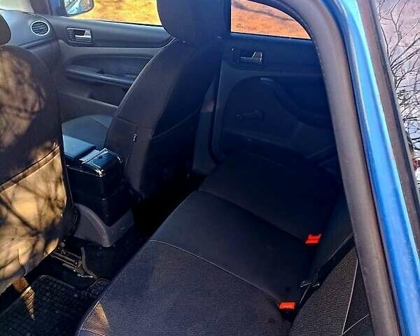 Синий Форд Фокус, объемом двигателя 1.6 л и пробегом 320 тыс. км за 4000 $, фото 1 на Automoto.ua