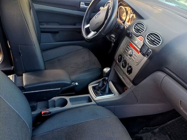 Синий Форд Фокус, объемом двигателя 1.6 л и пробегом 320 тыс. км за 4000 $, фото 1 на Automoto.ua