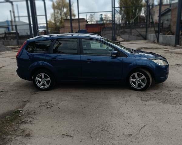 Синій Форд Фокус, об'ємом двигуна 2 л та пробігом 256 тис. км за 5800 $, фото 1 на Automoto.ua