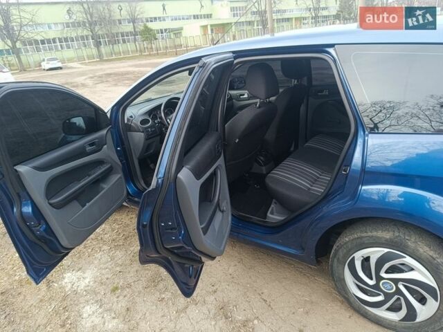 Синий Форд Фокус, объемом двигателя 1.56 л и пробегом 301 тыс. км за 4900 $, фото 1 на Automoto.ua