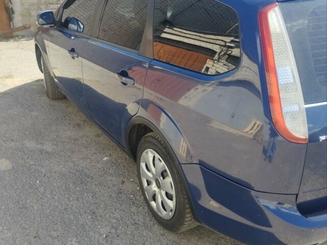 Синій Форд Фокус, об'ємом двигуна 1.4 л та пробігом 217 тис. км за 5500 $, фото 1 на Automoto.ua