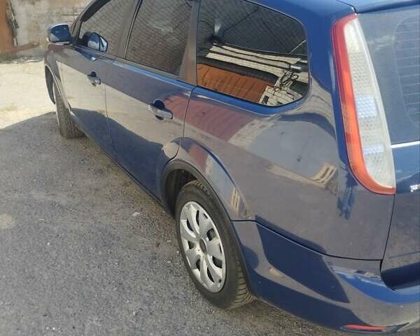 Синий Форд Фокус, объемом двигателя 1.4 л и пробегом 217 тыс. км за 5500 $, фото 1 на Automoto.ua
