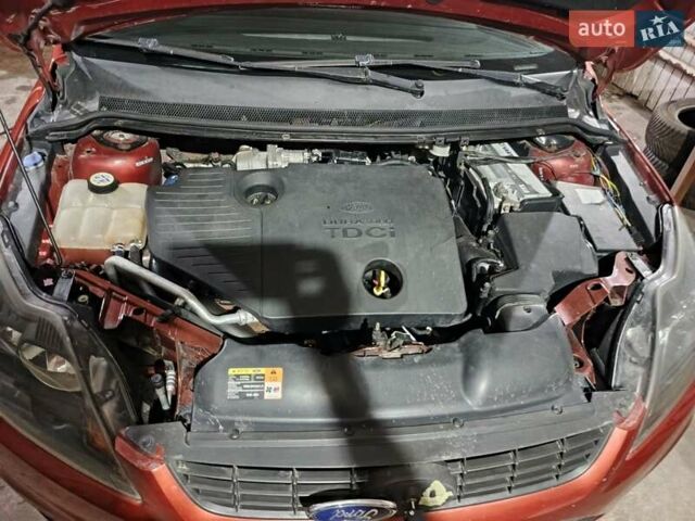 Оранжевый Форд Фокус, объемом двигателя 1.8 л и пробегом 300 тыс. км за 5600 $, фото 1 на Automoto.ua