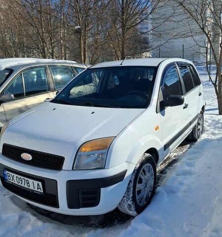 Білий Форд Фьюжен, об'ємом двигуна 1.6 л та пробігом 264 тис. км за 4500 $, фото 1 на Automoto.ua