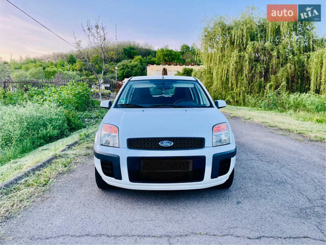 Білий Форд Фьюжен, об'ємом двигуна 1.4 л та пробігом 171 тис. км за 5699 $, фото 1 на Automoto.ua