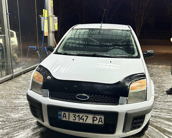 Білий Форд Фьюжен, об'ємом двигуна 1.4 л та пробігом 247 тис. км за 5850 $, фото 1 на Automoto.ua