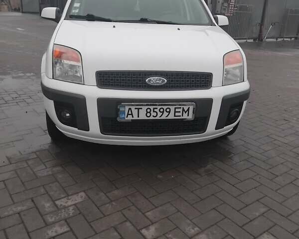 Белый Форд Фьюжн, объемом двигателя 1.4 л и пробегом 230 тыс. км за 4600 $, фото 1 на Automoto.ua