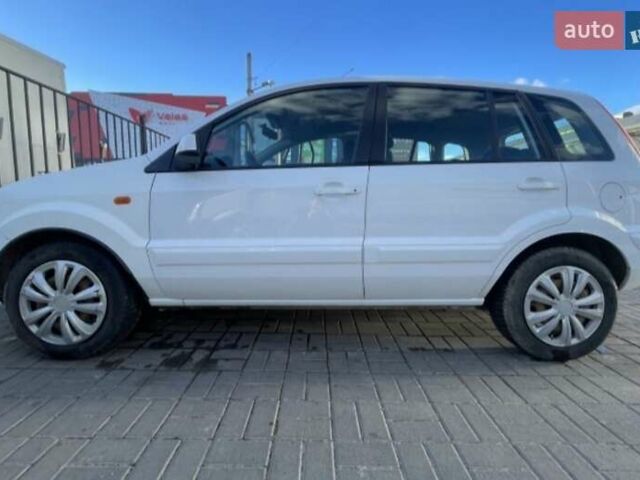 Белый Форд Фьюжн, объемом двигателя 1.4 л и пробегом 160 тыс. км за 4300 $, фото 1 на Automoto.ua