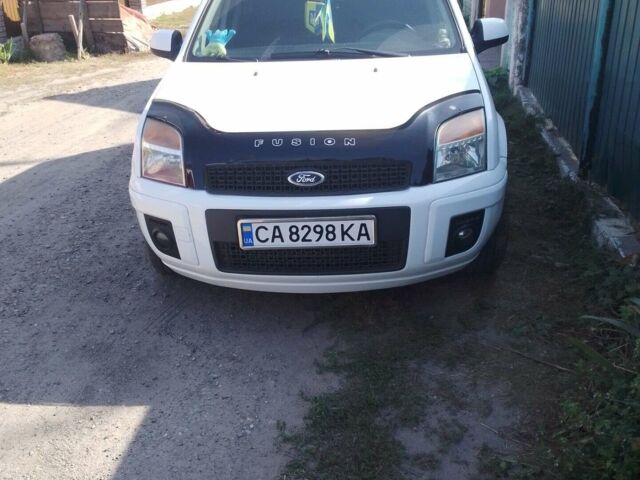 Білий Форд Фьюжен, об'ємом двигуна 1.39 л та пробігом 175 тис. км за 5600 $, фото 1 на Automoto.ua