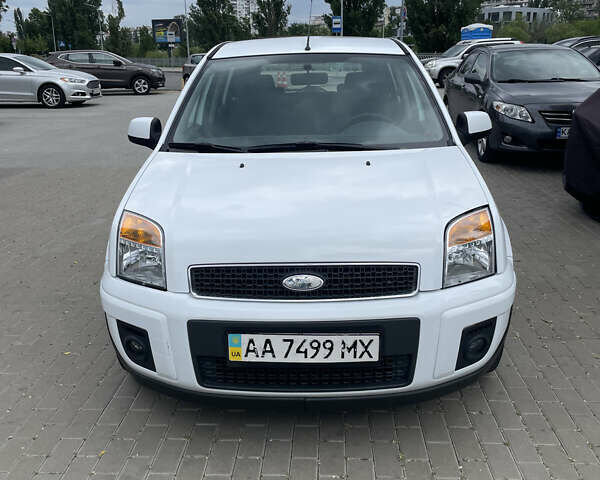 Белый Форд Фьюжн, объемом двигателя 1.6 л и пробегом 252 тыс. км за 4500 $, фото 1 на Automoto.ua