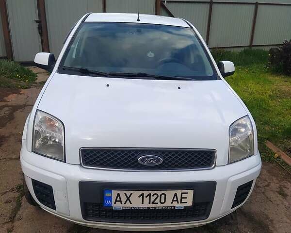 Белый Форд Фьюжн, объемом двигателя 1.4 л и пробегом 146 тыс. км за 4700 $, фото 1 на Automoto.ua