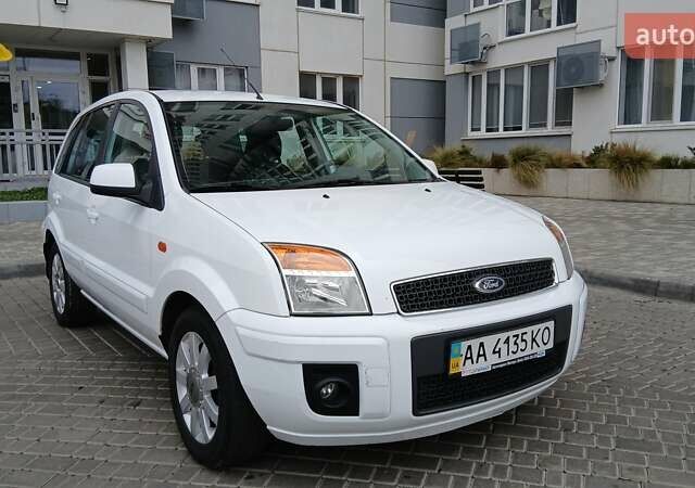 Білий Форд Фьюжен, об'ємом двигуна 0 л та пробігом 130 тис. км за 6900 $, фото 1 на Automoto.ua