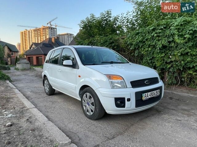 Білий Форд Фьюжен, об'ємом двигуна 1.39 л та пробігом 200 тис. км за 3600 $, фото 1 на Automoto.ua