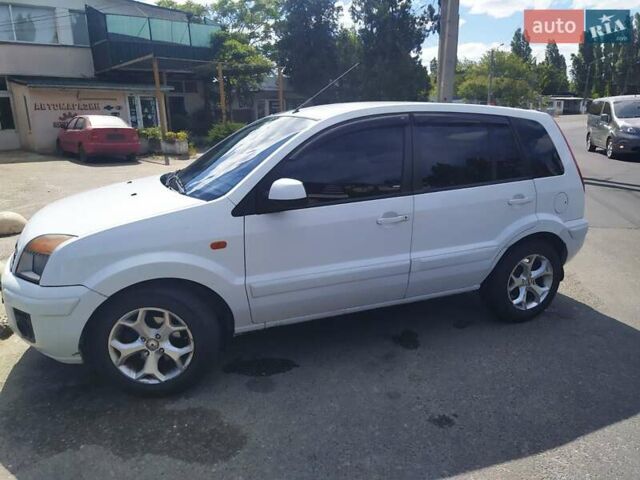 Білий Форд Фьюжен, об'ємом двигуна 1.4 л та пробігом 220 тис. км за 5000 $, фото 1 на Automoto.ua