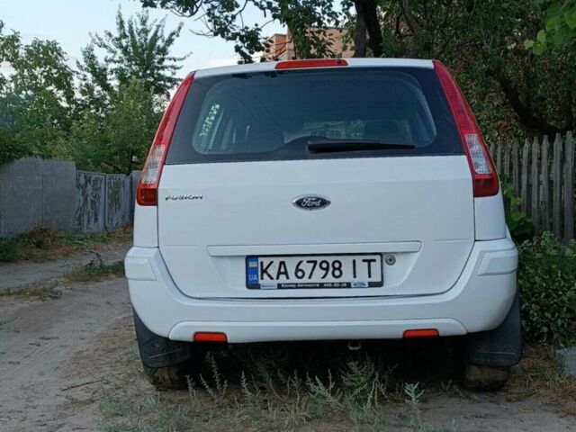 Білий Форд Фьюжен, об'ємом двигуна 1.39 л та пробігом 190 тис. км за 5200 $, фото 1 на Automoto.ua
