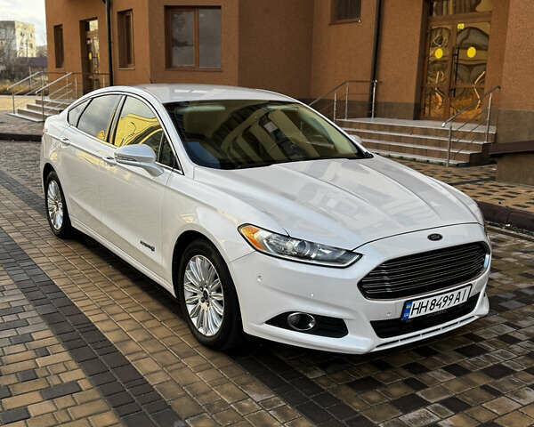 Білий Форд Фьюжен, об'ємом двигуна 2 л та пробігом 170 тис. км за 10500 $, фото 1 на Automoto.ua