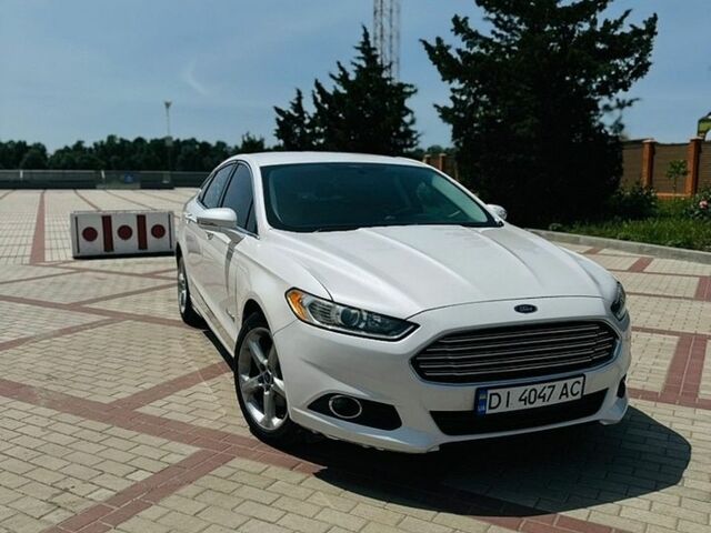 Білий Форд Фьюжен, об'ємом двигуна 2 л та пробігом 244 тис. км за 9200 $, фото 1 на Automoto.ua