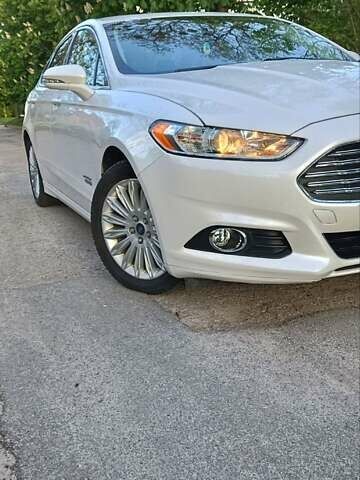 Белый Форд Фьюжн, объемом двигателя 2 л и пробегом 230 тыс. км за 14000 $, фото 1 на Automoto.ua