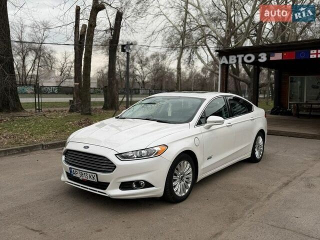 Білий Форд Фьюжен, об'ємом двигуна 2 л та пробігом 252 тис. км за 12800 $, фото 1 на Automoto.ua