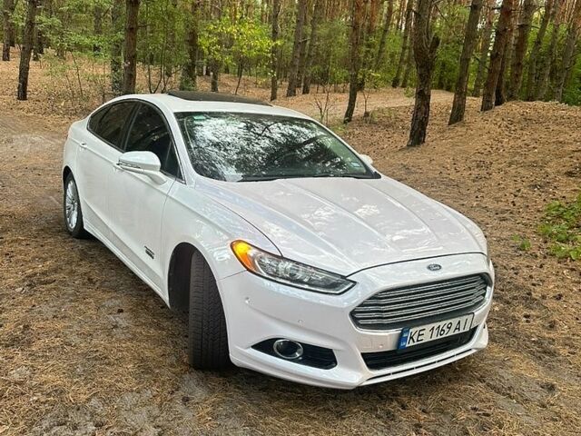 Білий Форд Фьюжен, об'ємом двигуна 2 л та пробігом 220 тис. км за 9300 $, фото 1 на Automoto.ua