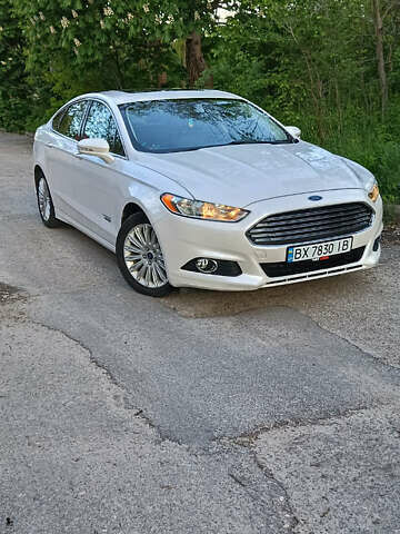 Білий Форд Фьюжен, об'ємом двигуна 2 л та пробігом 231 тис. км за 13500 $, фото 1 на Automoto.ua