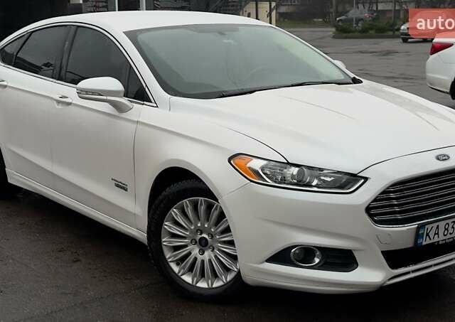 Белый Форд Фьюжн, объемом двигателя 2 л и пробегом 220 тыс. км за 11700 $, фото 1 на Automoto.ua