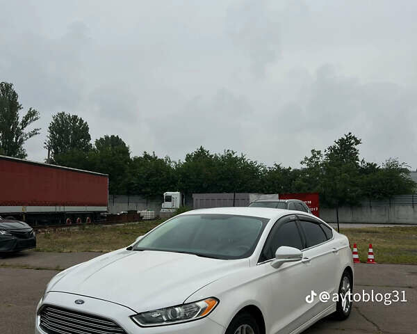 Белый Форд Фьюжн, объемом двигателя 2.5 л и пробегом 246 тыс. км за 7700 $, фото 1 на Automoto.ua