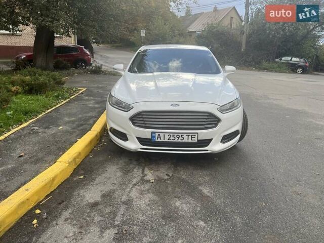 Форд Фьюжн 2013 в Киеве на Automoto.ua Белый Форд Фьюжн, объемом двигателя 2.49 л и пробегом 247 тыс. км за 9100 $, фото 1 на Automoto.ua