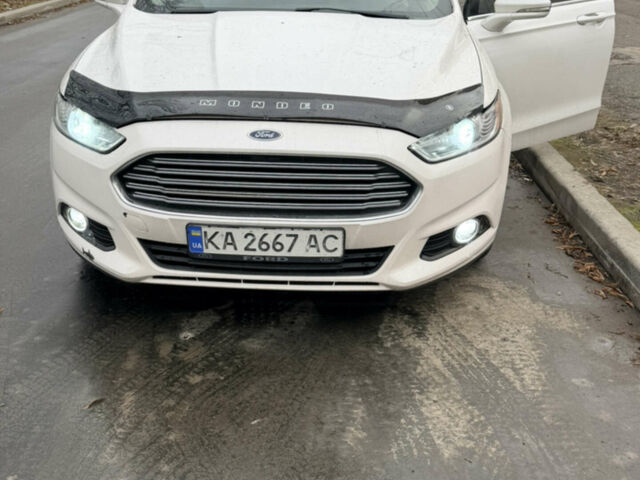 Білий Форд Фьюжен, об'ємом двигуна 2 л та пробігом 200 тис. км за 10500 $, фото 1 на Automoto.ua
